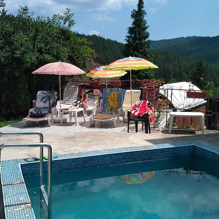 Семеен Хотел "Невен" Momin Prohod Extérieur photo