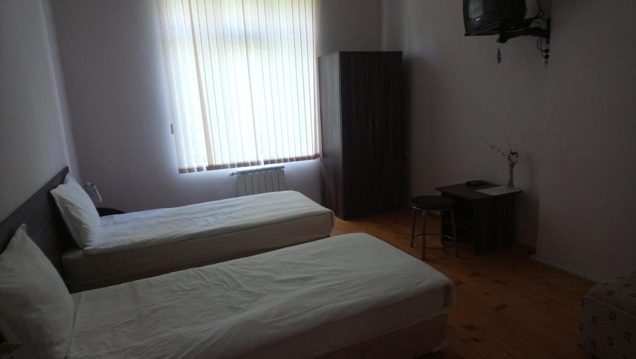 Семеен Хотел "Невен" Momin Prohod Extérieur photo